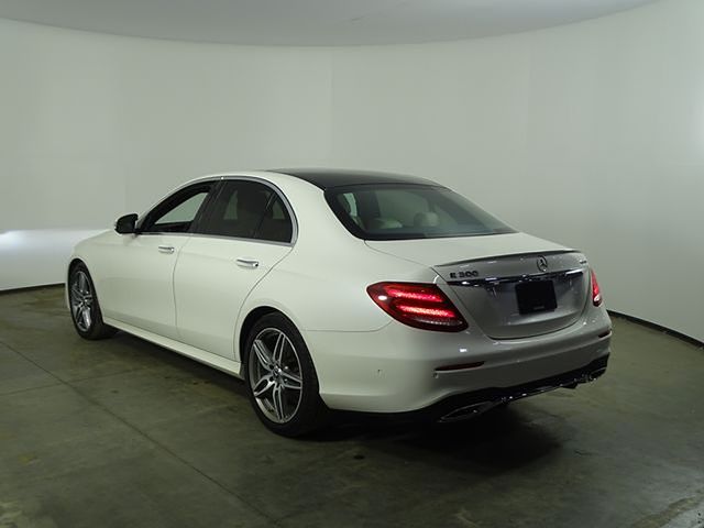 2018 Mercedes Benz E 300 4MATIC photo 3