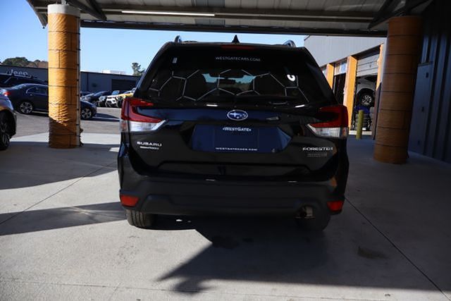 2022 Subaru Forester Premium photo 4