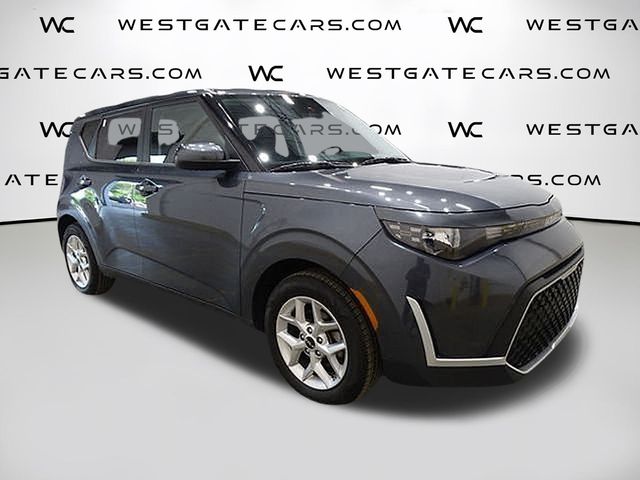 2023 Kia Soul LX's photo