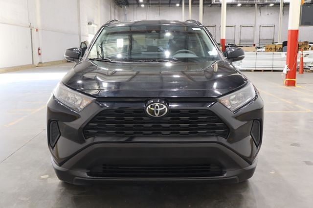 2021 Toyota RAV4 LE photo 2