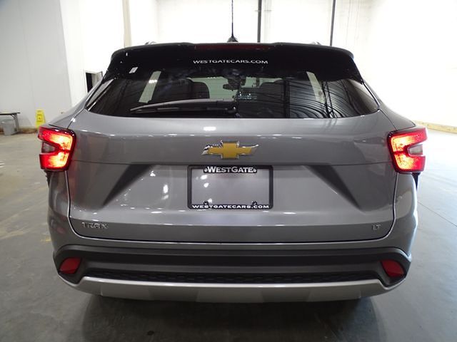 2024 Chevrolet Trax LT photo 4