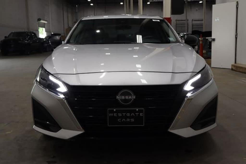 Used 2024 Nissan Altima 2.5 SV Sedan