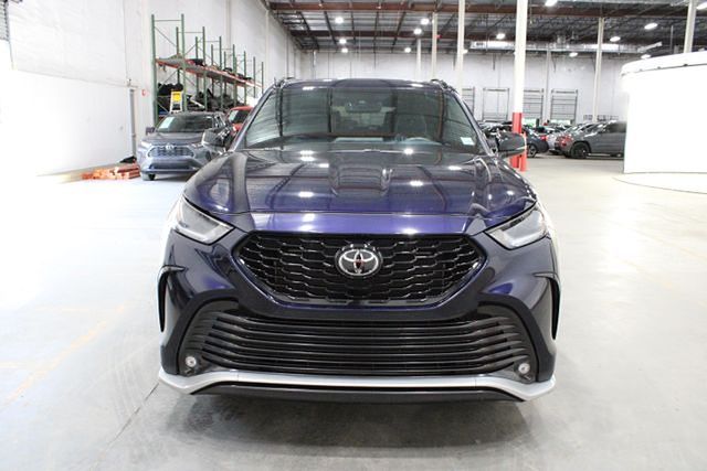 2024 Toyota Highlander XSE photo 2