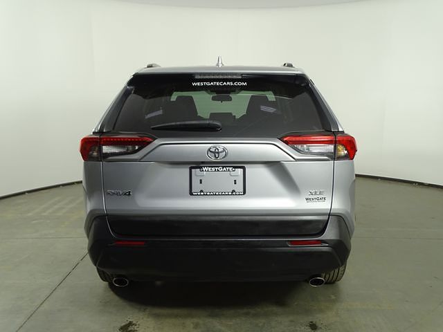2021 Toyota RAV4 XLE photo 2