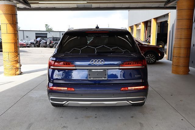 2022 Audi Q7 45 Premium photo 4