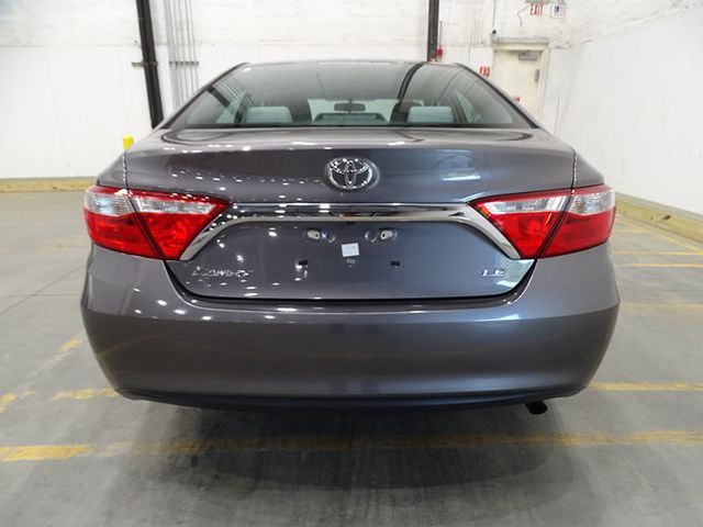 2017 Toyota Camry LE photo 4