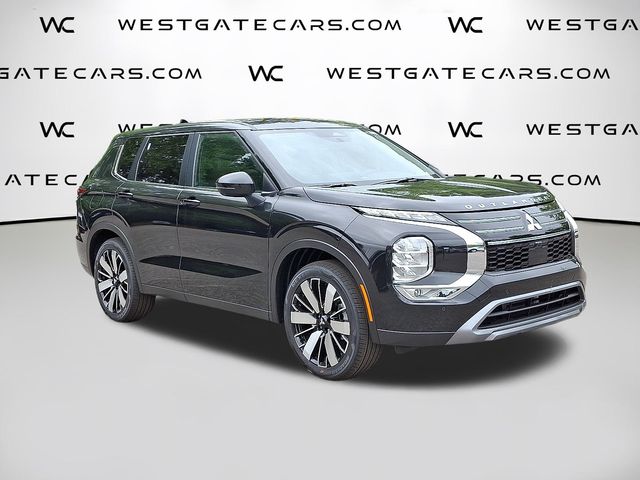 2025 Mitsubishi Outlander SE's photo