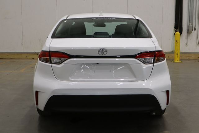 2023 Toyota Corolla LE photo 3