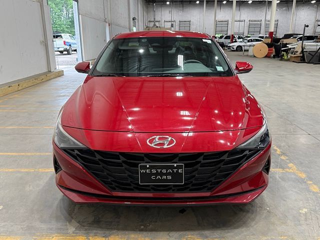 2022 Hyundai Elantra SEL photo 2