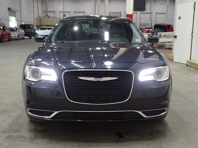 2017 Chrysler 300 Limited photo 2