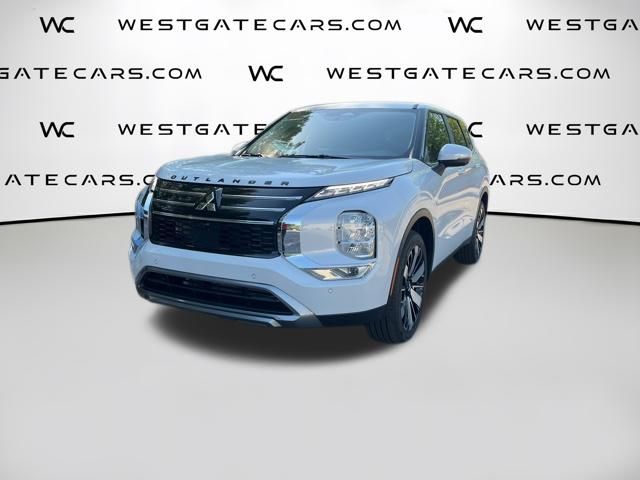 2026 Mitsubishi Outlander SE FWD's photo