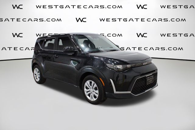 2023 Kia Soul LX's photo