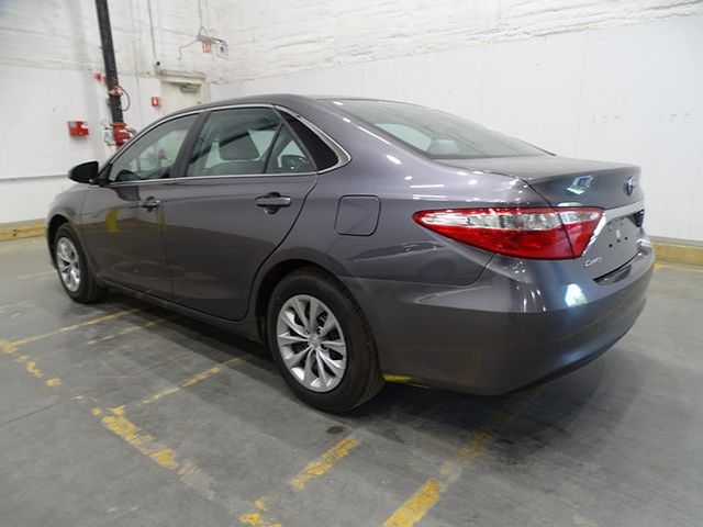 2017 Toyota Camry LE photo 3