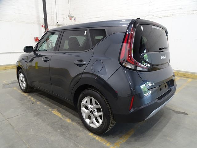 2023 Kia Soul LX photo 3