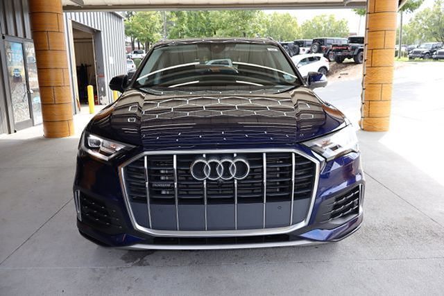 2022 Audi Q7 45 Premium photo 2