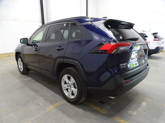 2019 Toyota RAV4 XLE photo 4