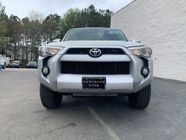 2018 Toyota 4Runner SR5 photo 2