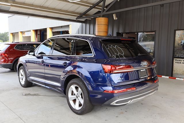 2022 Audi Q7 45 Premium photo 3