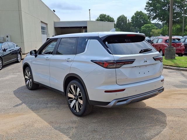 2025 Mitsubishi Outlander SE photo 3