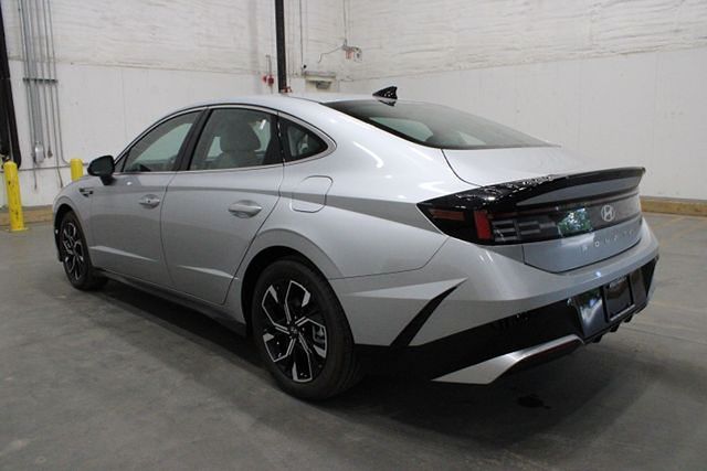 2024 Hyundai Sonata SEL photo 3