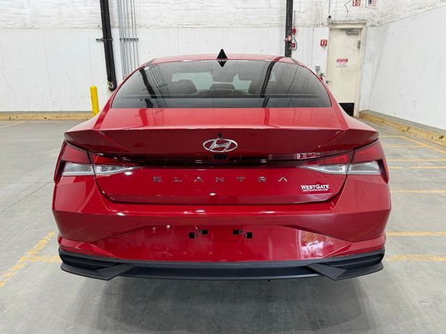 2022 Hyundai Elantra SEL photo 4