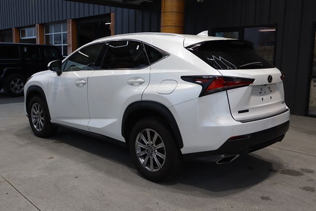 2021 Lexus NX 300 photo 3