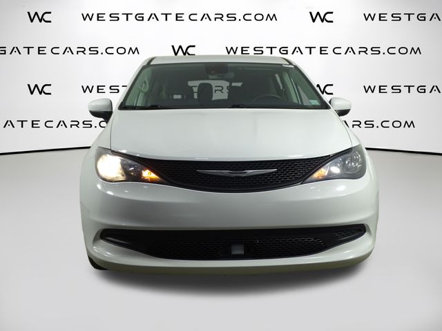 2021 Chrysler Voyager L photo 2