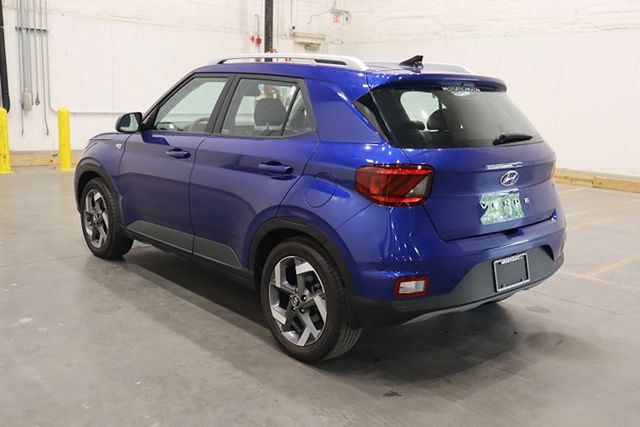 2022 Hyundai Venue SEL Limited photo 3