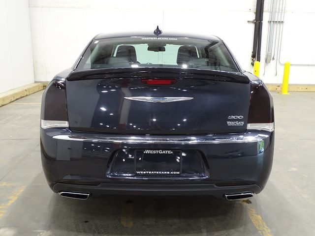 2017 Chrysler 300 Limited photo 4