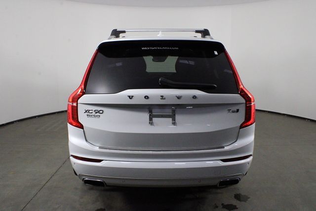 2021 Volvo XC90 T6 Momentum photo 3