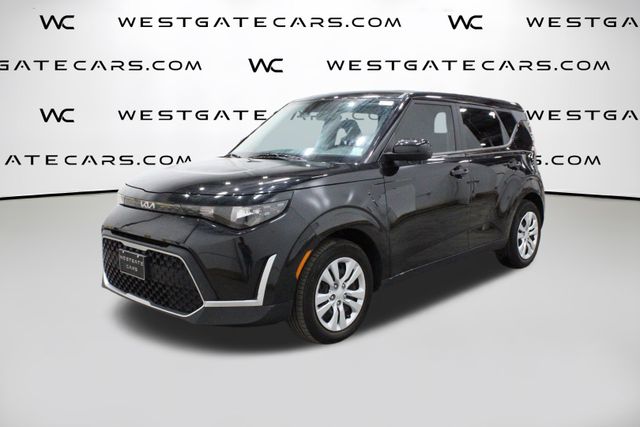 2023 Kia Soul LX's photo
