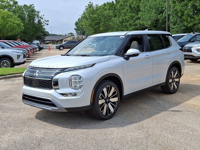 2025 Mitsubishi Outlander SE photo 2
