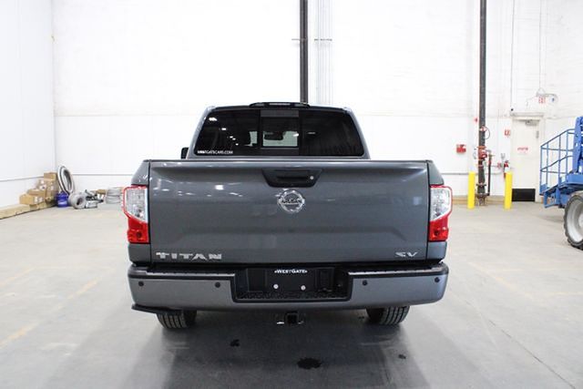 2017 Nissan Titan SV photo 2