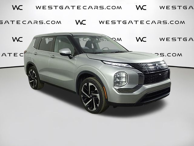 2022 Mitsubishi Outlander ES's photo