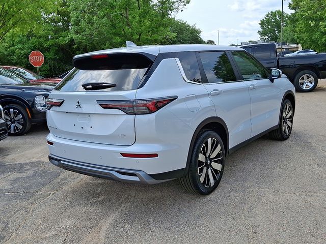 2025 Mitsubishi Outlander SE photo 4