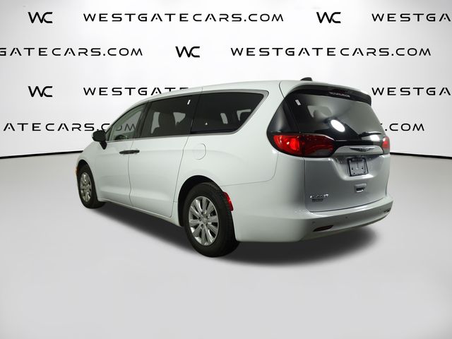 2021 Chrysler Voyager L photo 3