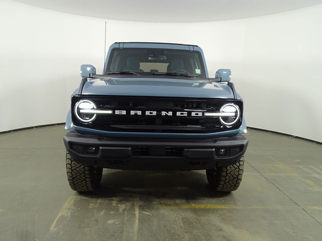 2022 Ford Bronco Outer Banks photo 2