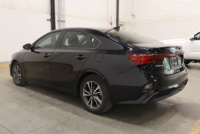 2022 Kia Forte LXS photo 3