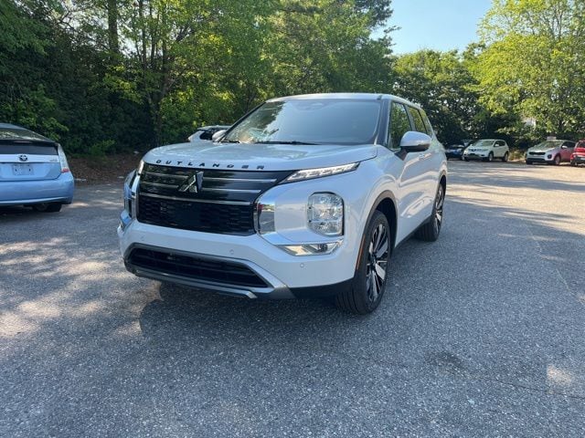 2026 Mitsubishi Outlander SE FWD's photo