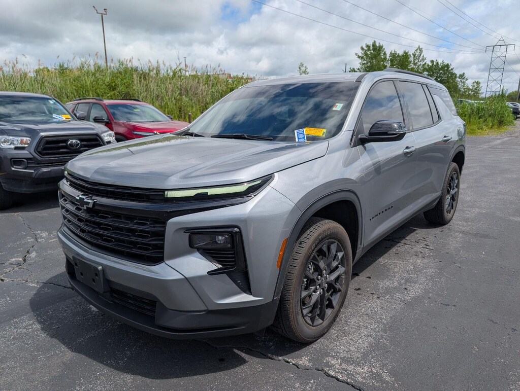 Used 2025 Chevrolet Traverse AWD LT SUV