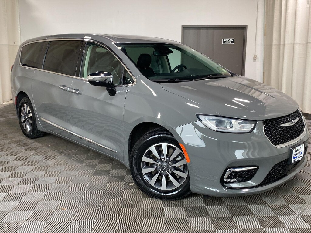 Used 2023 Chrysler Pacifica Hybrid Limited Van