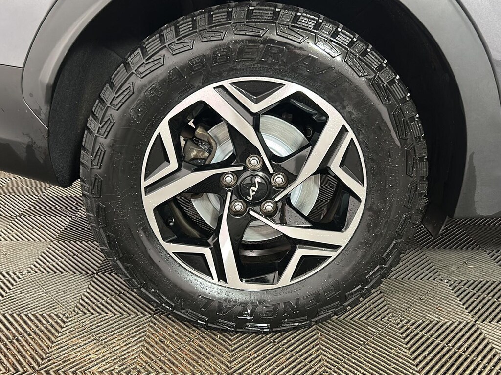 Used 2024 Kia Sportage LX SUV