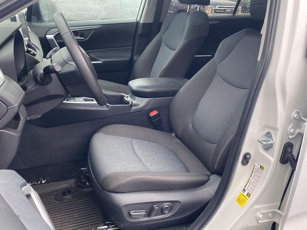Used 2025 Toyota RAV4 XLE SUV