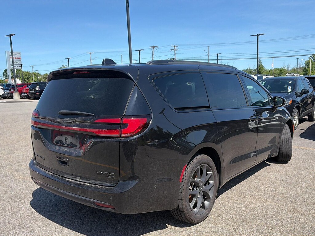 Certified 2022 Chrysler Pacifica Limited Van