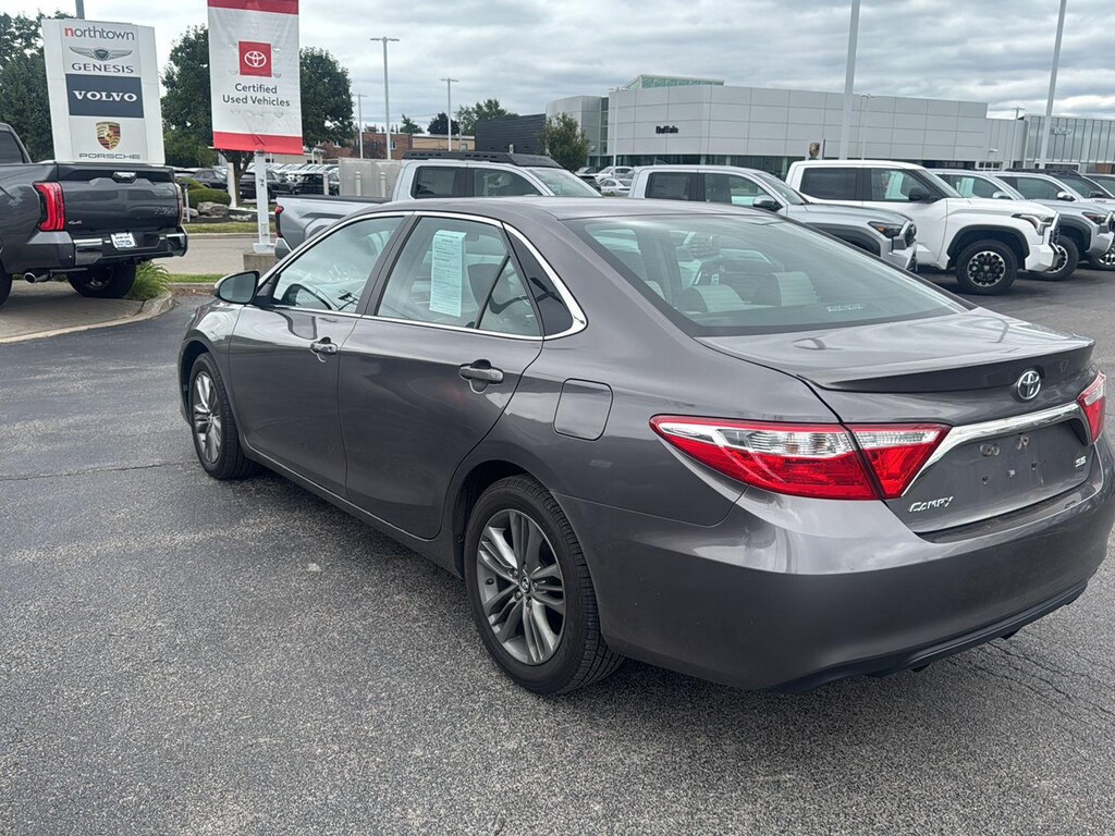 Used 2016 Toyota Camry SE Sedan