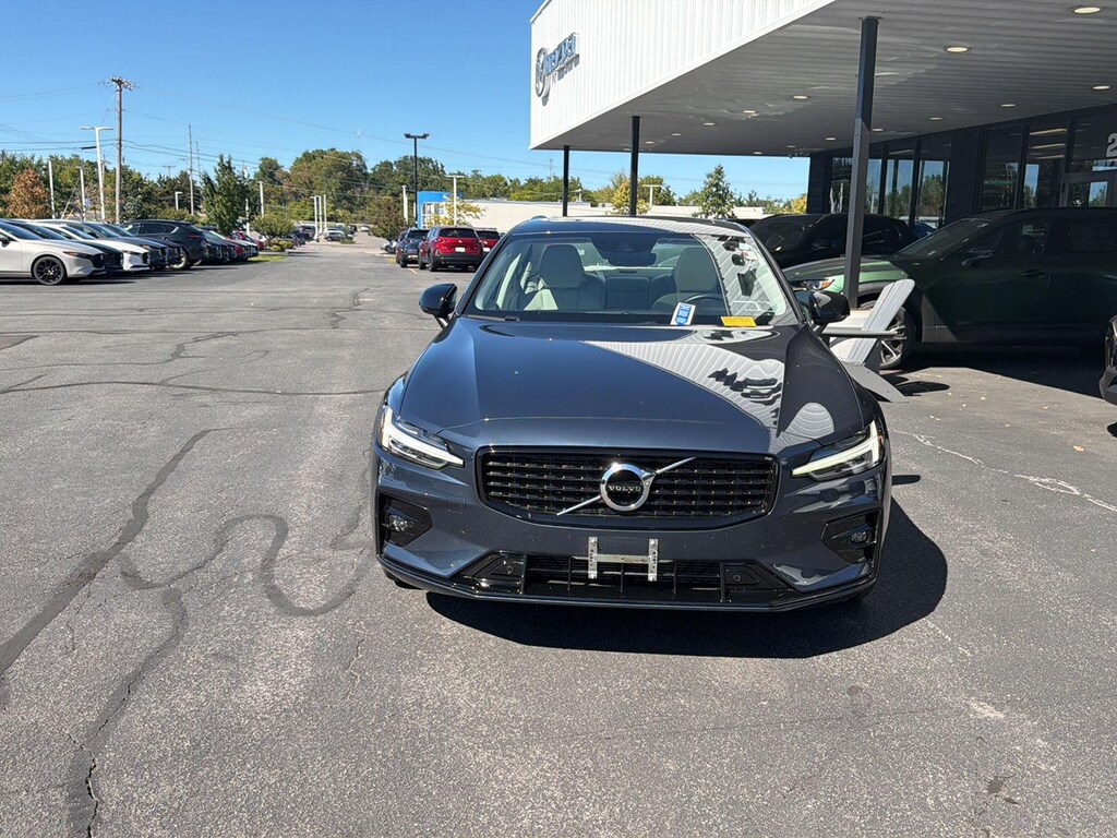 Used 2022 Volvo S60 Momentum Sedan