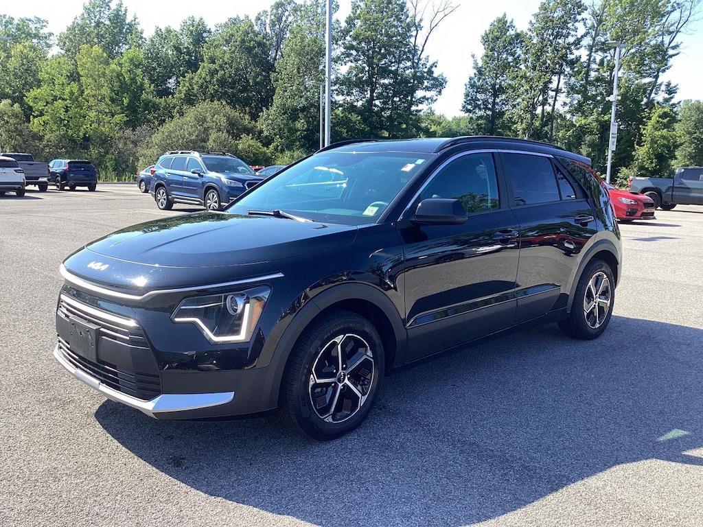 Used 2024 Kia Niro LX SUV
