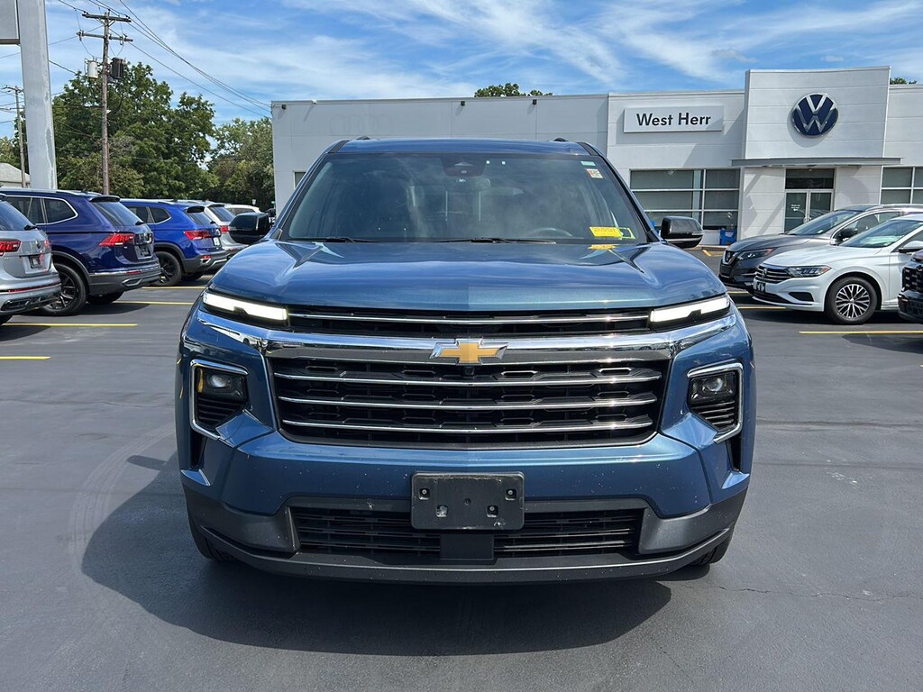 Used 2025 Chevrolet Traverse AWD LT SUV