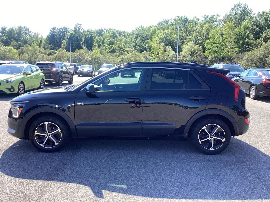 Used 2024 Kia Niro LX SUV