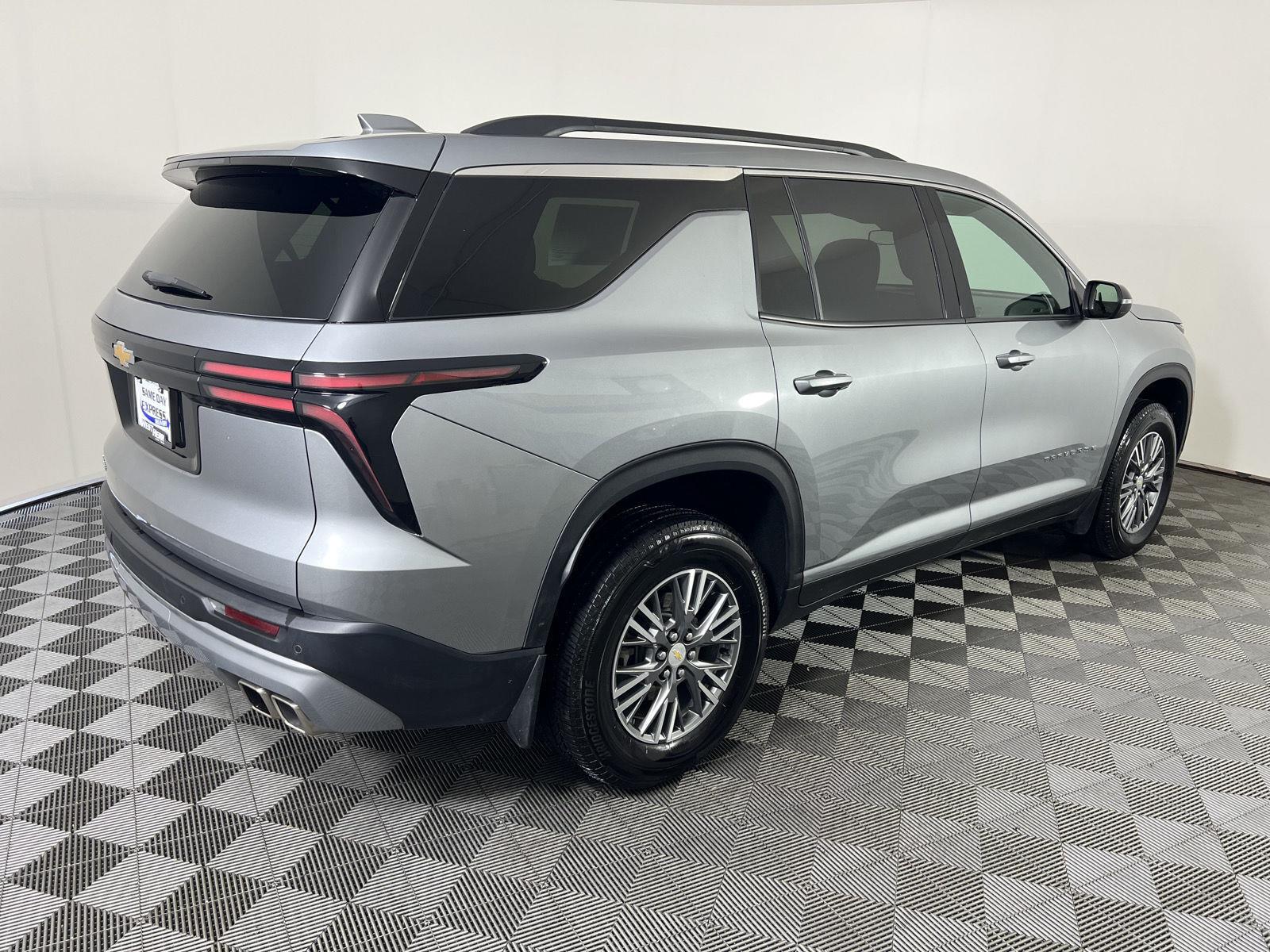 Used 2026 Chevrolet Traverse FWD LT SUV